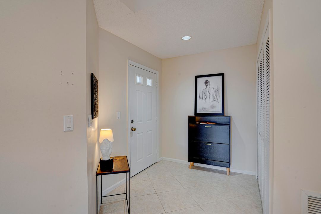 For Sale: $280,000 (2 beds, 2 baths, 1335 Square Feet)