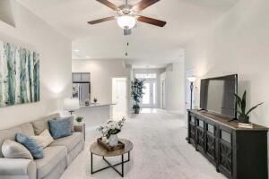 For Sale: $384,652 (2 beds, 2 baths, 1820 Square Feet)