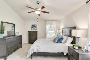 For Sale: $384,652 (2 beds, 2 baths, 1820 Square Feet)