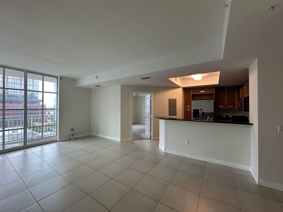 For Rent: $2,500 (1 beds, 1 baths, 789 Square Feet)