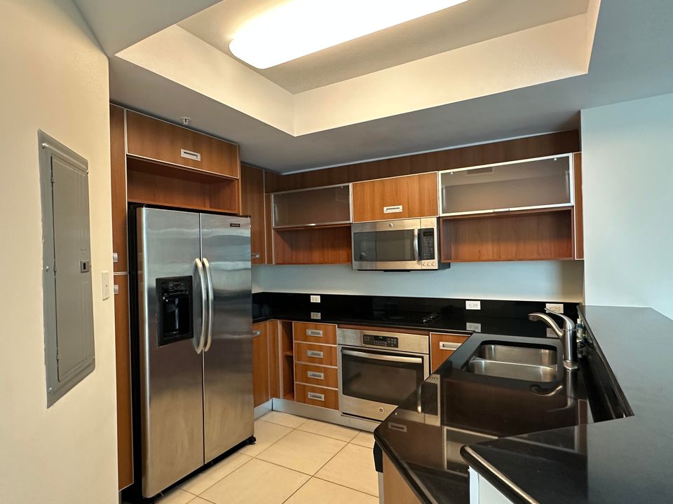 For Rent: $2,500 (1 beds, 1 baths, 789 Square Feet)