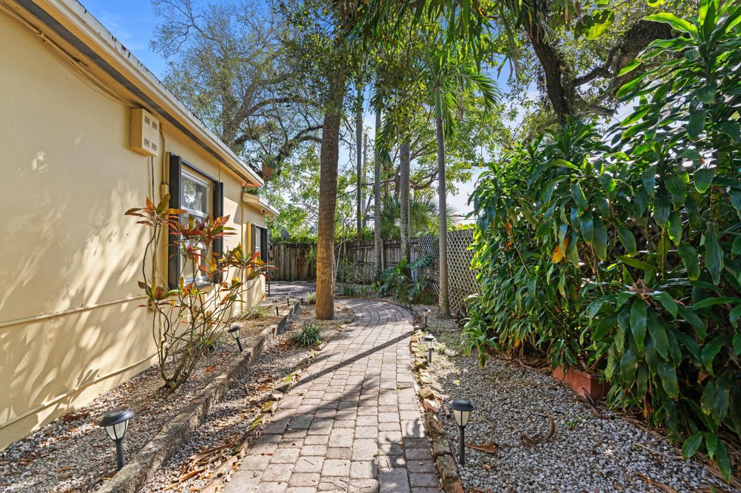 For Sale: $650,000 (3 beds, 2 baths, 1010 Square Feet)