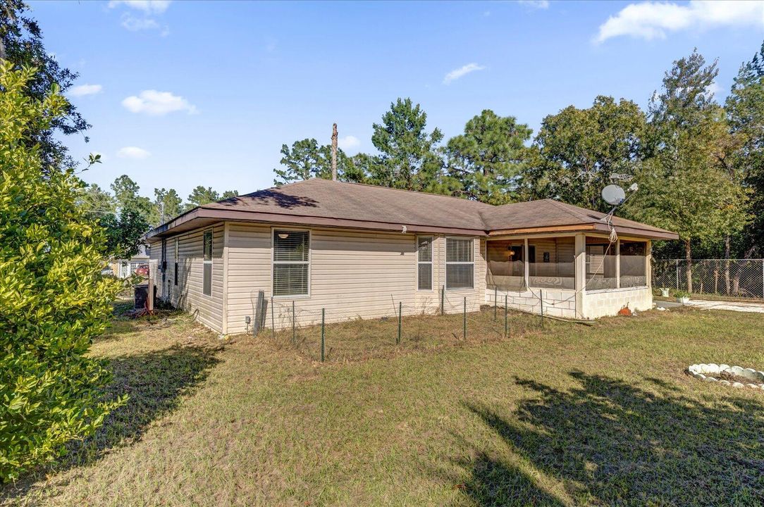 For Sale: $206,000 (3 beds, 2 baths, 1310 Square Feet)