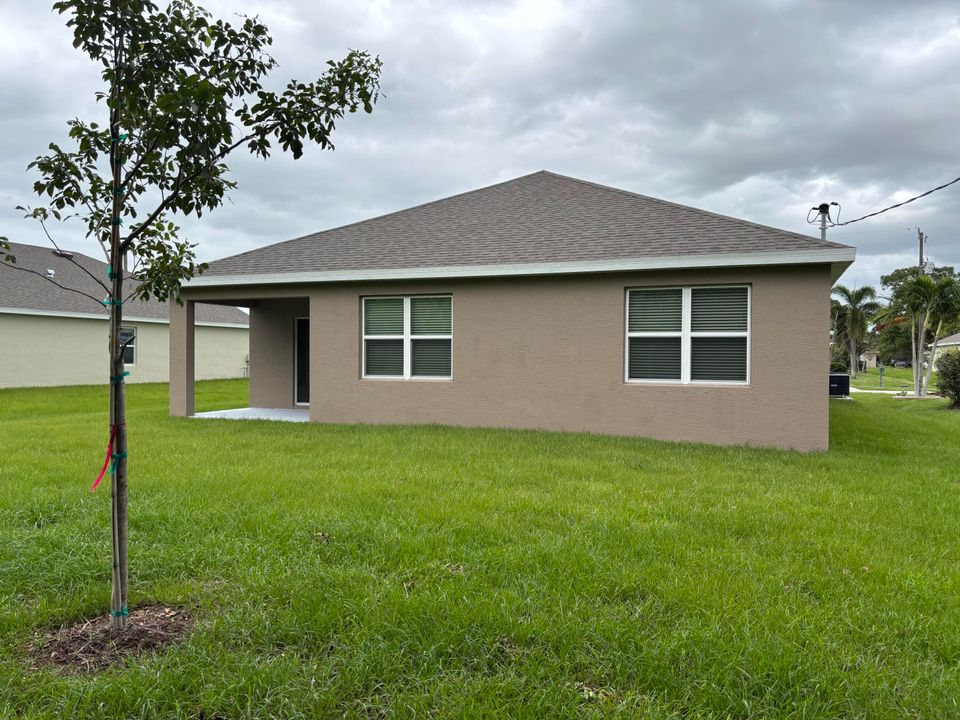 Active With Contract: $2,500 (4 beds, 2 baths, 1828 Square Feet)