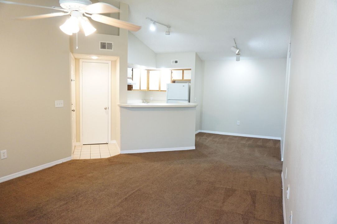 For Rent: $1,575 (1 beds, 1 baths, 726 Square Feet)