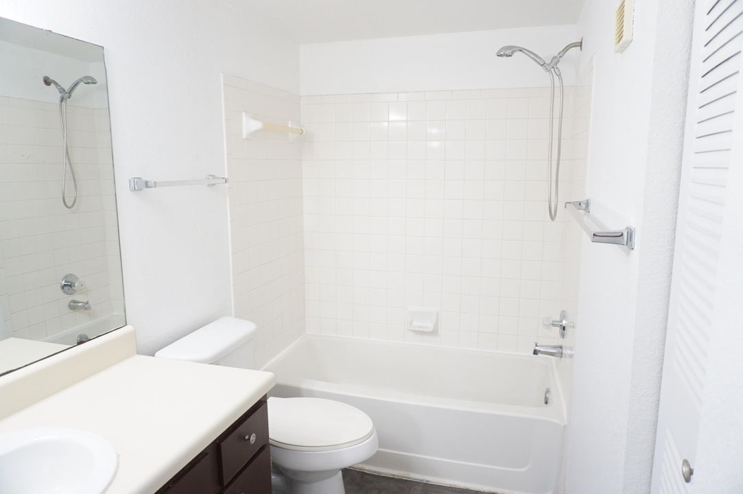 For Rent: $1,575 (1 beds, 1 baths, 726 Square Feet)