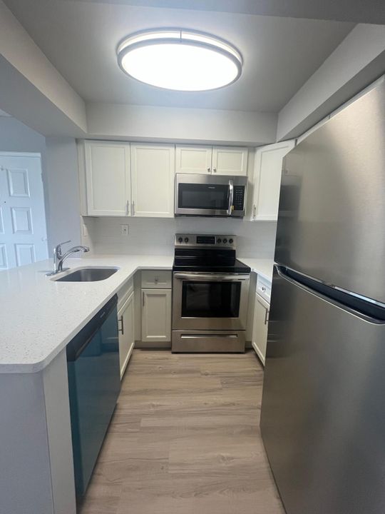 For Rent: $1,695 (1 beds, 1 baths, 527 Square Feet)