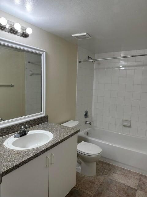 For Sale: $299,900 (2 beds, 2 baths, 1246 Square Feet)