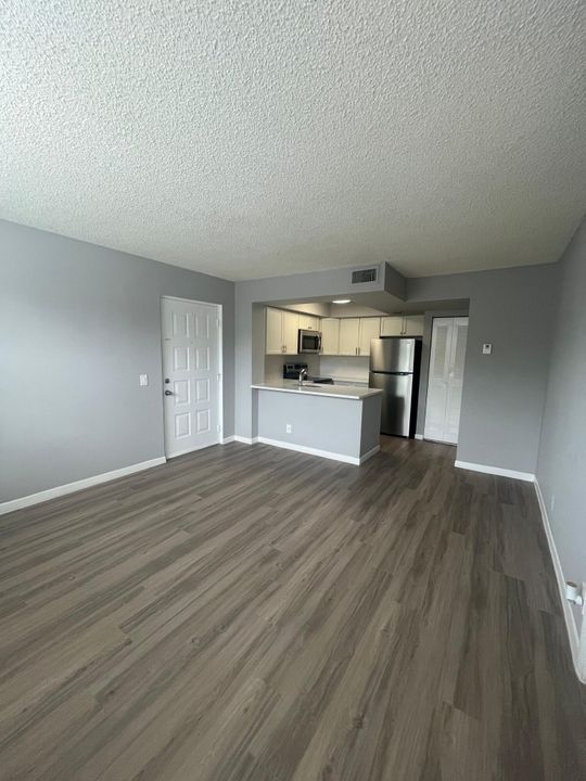 For Rent: $1,695 (1 beds, 1 baths, 527 Square Feet)