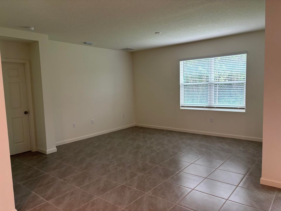 Active With Contract: $2,500 (4 beds, 2 baths, 1828 Square Feet)