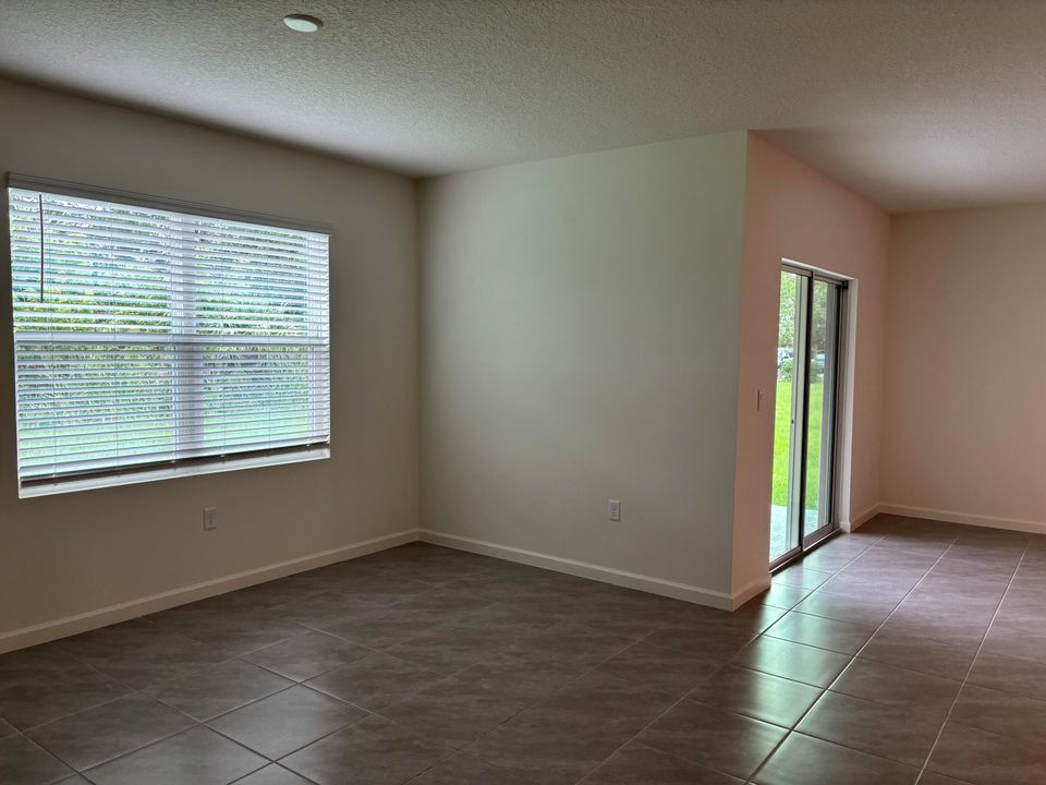 Active With Contract: $2,500 (4 beds, 2 baths, 1828 Square Feet)