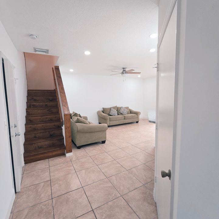 For Rent: $3,100 (3 beds, 2 baths, 1359 Square Feet)