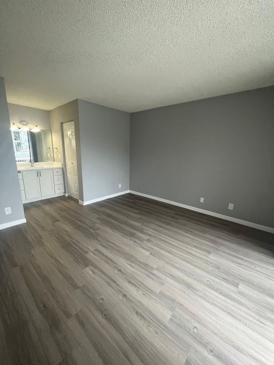 For Rent: $1,695 (1 beds, 1 baths, 527 Square Feet)