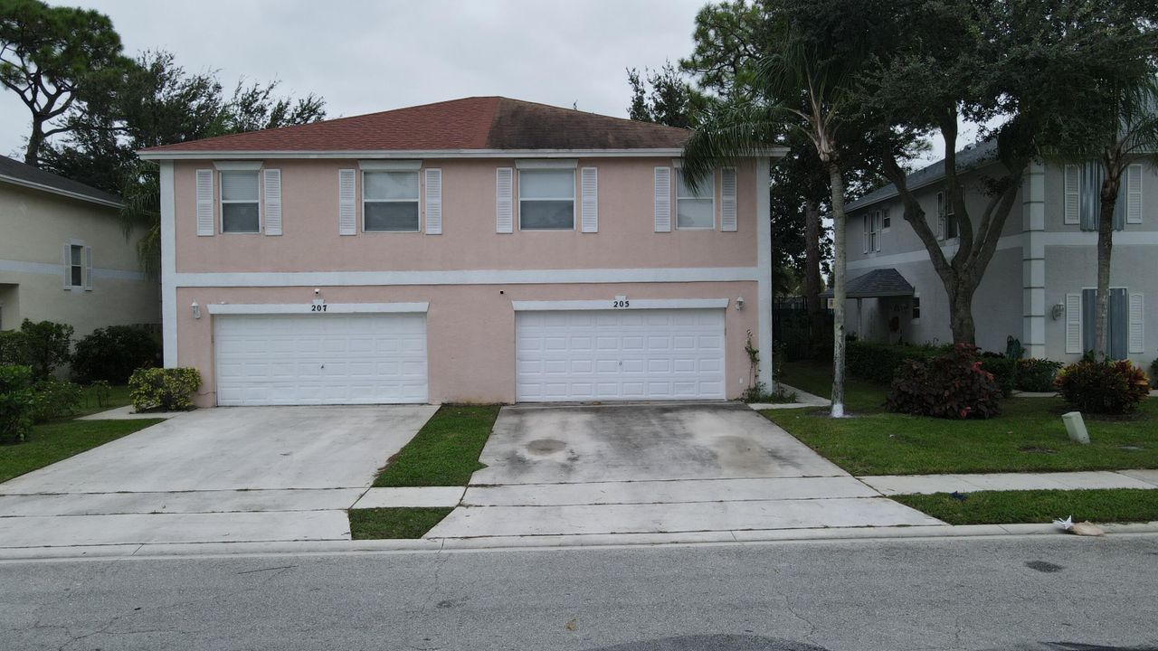 For Rent: $3,100 (3 beds, 2 baths, 1359 Square Feet)