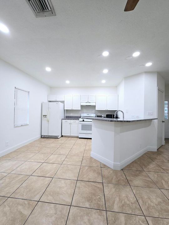 For Rent: $3,100 (3 beds, 2 baths, 1359 Square Feet)