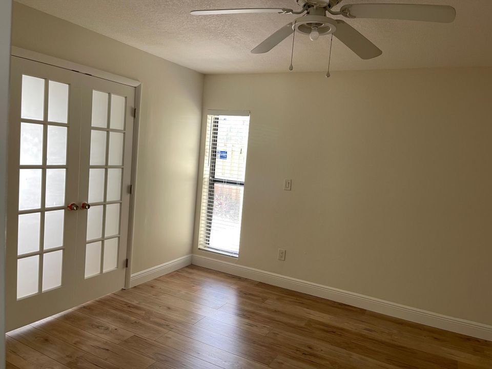 For Sale: $185,000 (1 beds, 1 baths, 627 Square Feet)