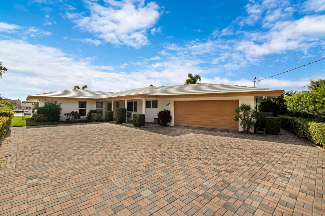 For Sale: $4,900,000 (3 beds, 3 baths, 2438 Square Feet)