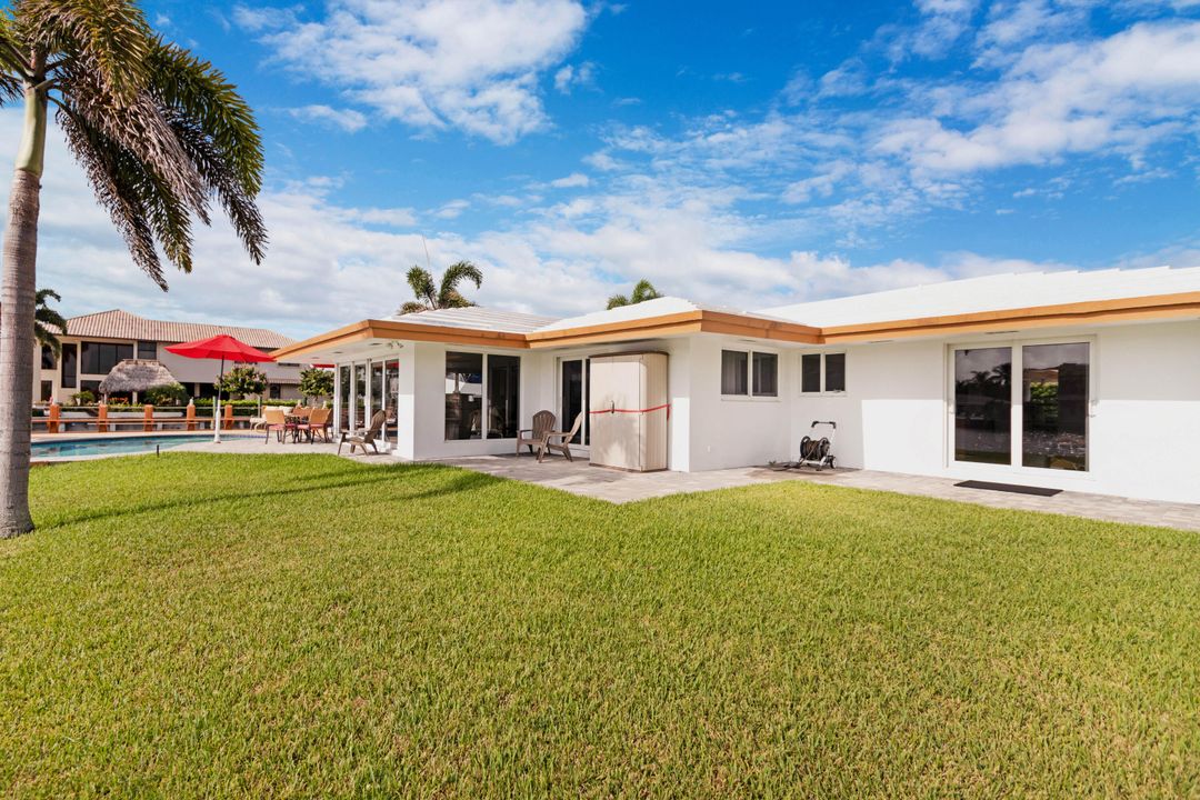 For Sale: $4,900,000 (3 beds, 3 baths, 2438 Square Feet)