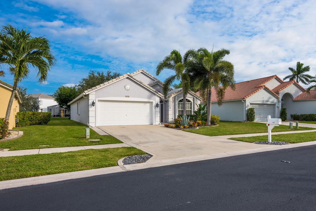 For Sale: $565,000 (3 beds, 3 baths, 1885 Square Feet)