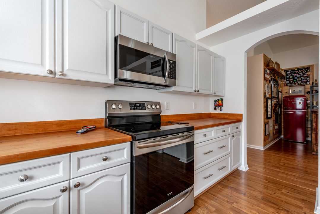 For Sale: $565,000 (3 beds, 3 baths, 1885 Square Feet)