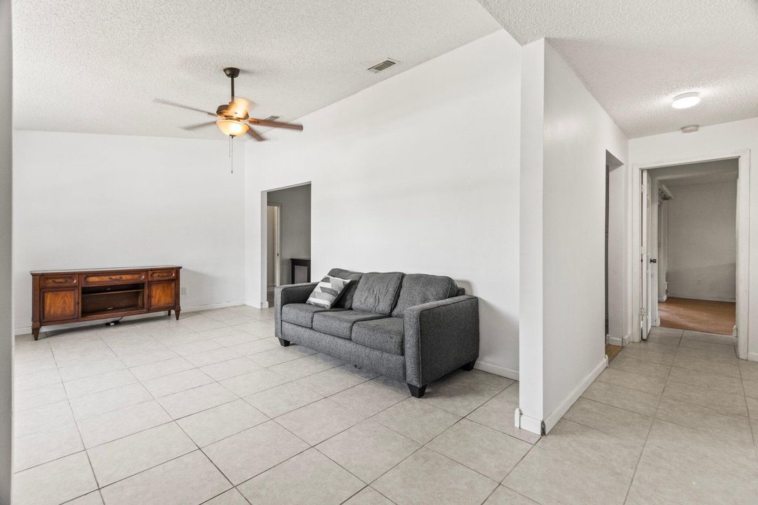 For Sale: $324,900 (2 beds, 2 baths, 1244 Square Feet)