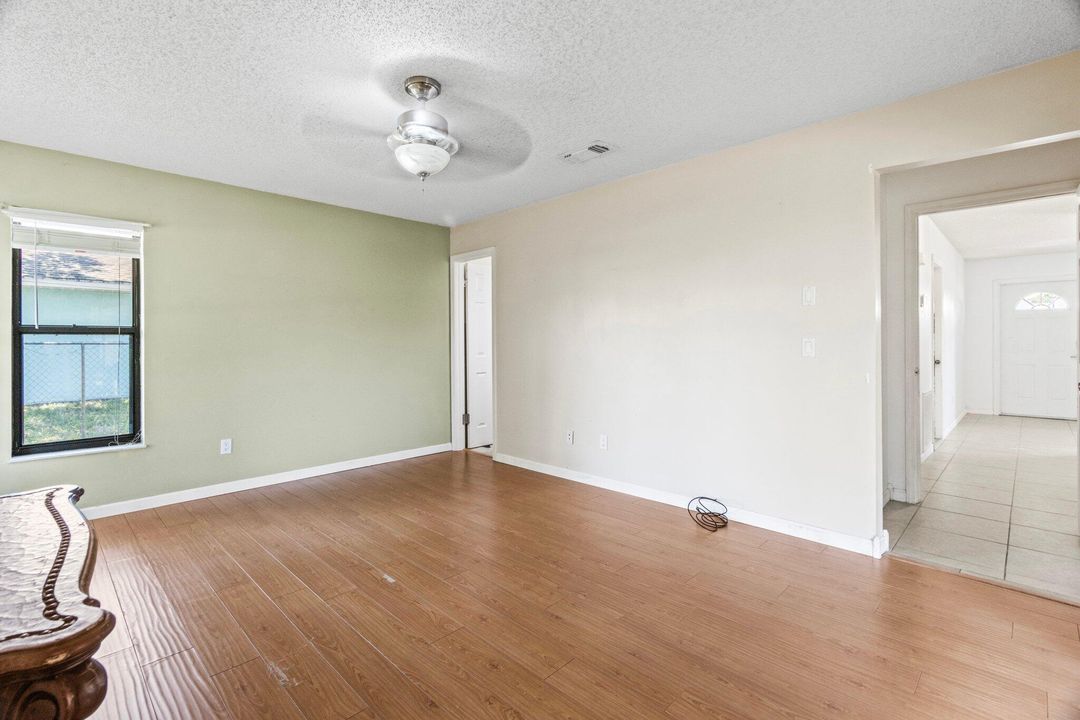 For Sale: $324,900 (2 beds, 2 baths, 1244 Square Feet)