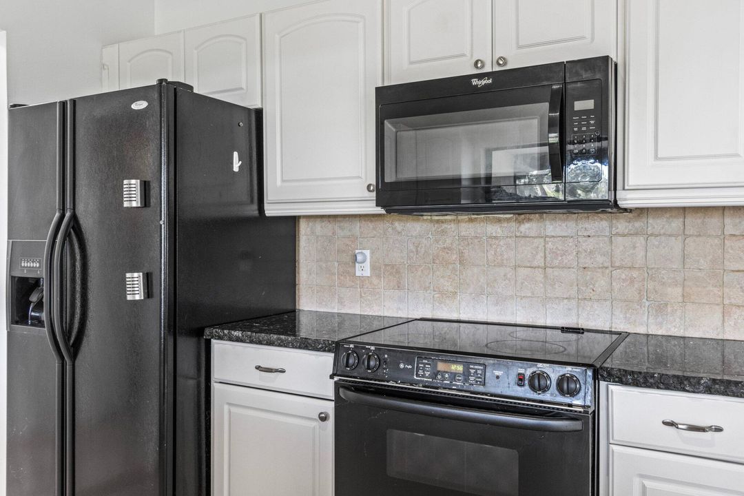 For Sale: $324,900 (2 beds, 2 baths, 1244 Square Feet)