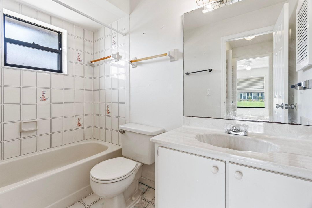 For Sale: $324,900 (2 beds, 2 baths, 1244 Square Feet)