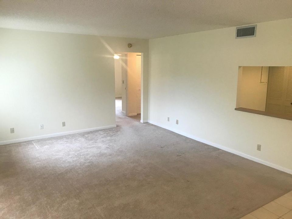 For Rent: $2,000 (2 beds, 2 baths, 1115 Square Feet)