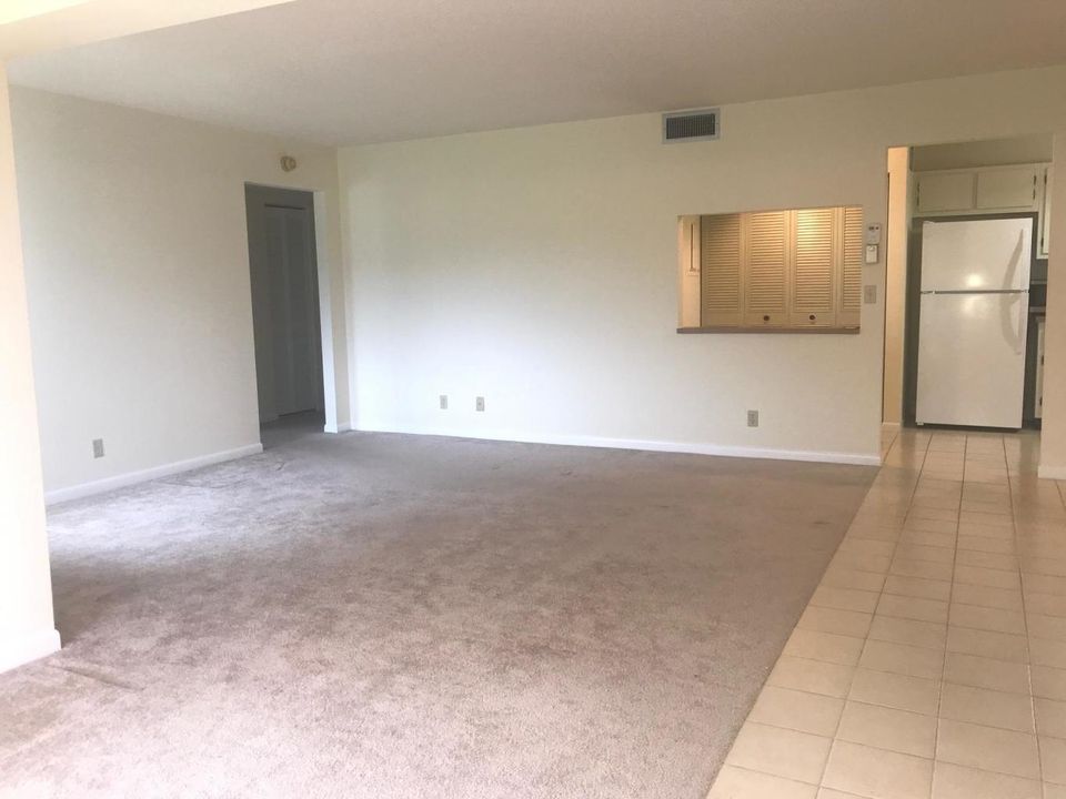 For Rent: $2,000 (2 beds, 2 baths, 1115 Square Feet)