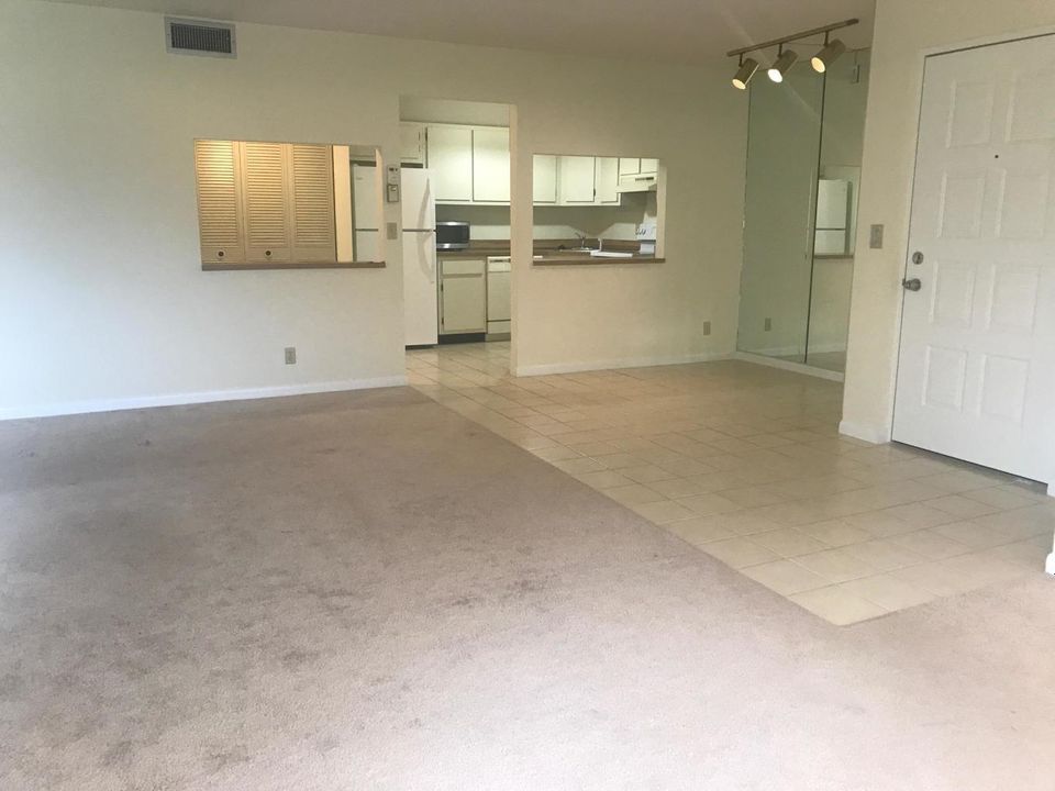 For Rent: $2,000 (2 beds, 2 baths, 1115 Square Feet)