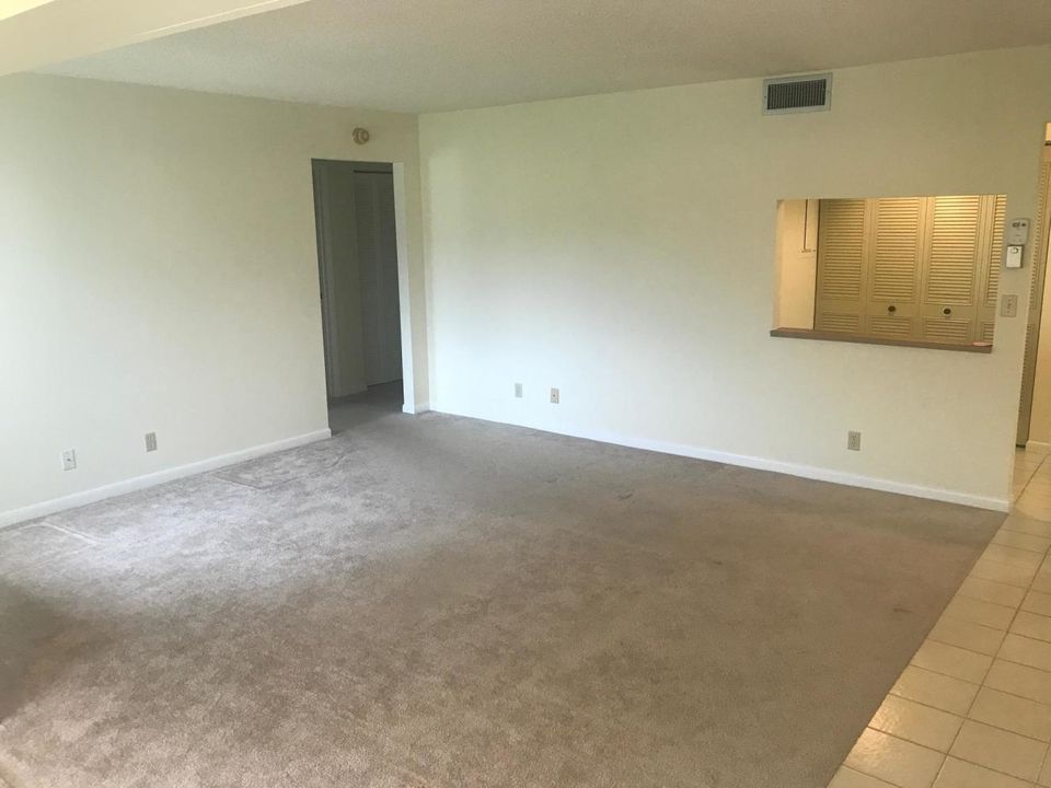 For Rent: $2,000 (2 beds, 2 baths, 1115 Square Feet)