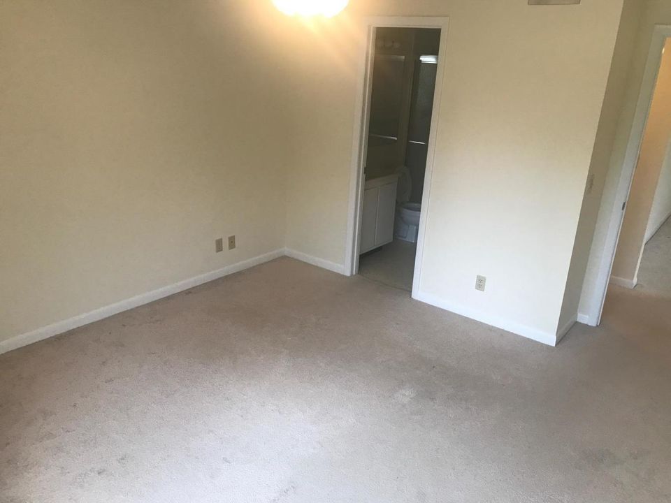 For Rent: $2,000 (2 beds, 2 baths, 1115 Square Feet)