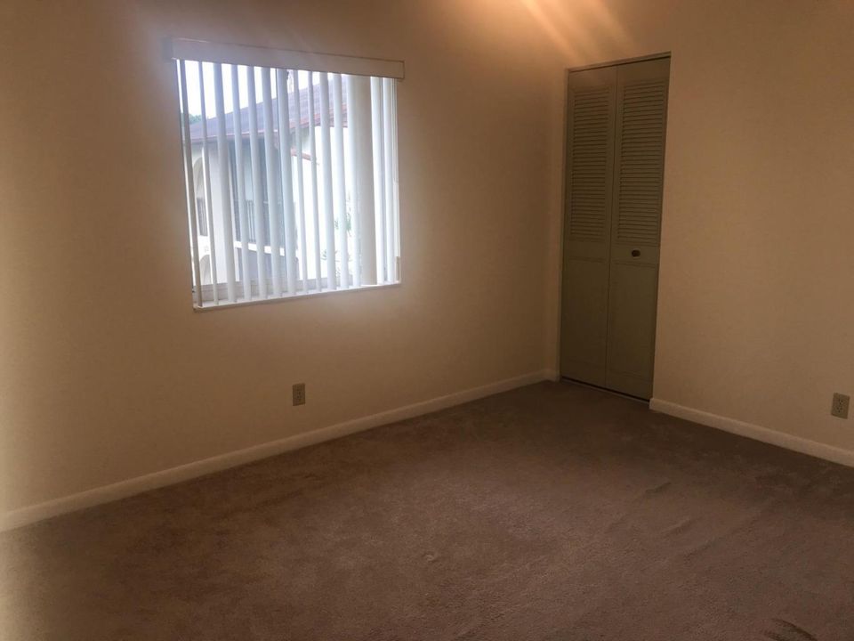 For Rent: $2,000 (2 beds, 2 baths, 1115 Square Feet)