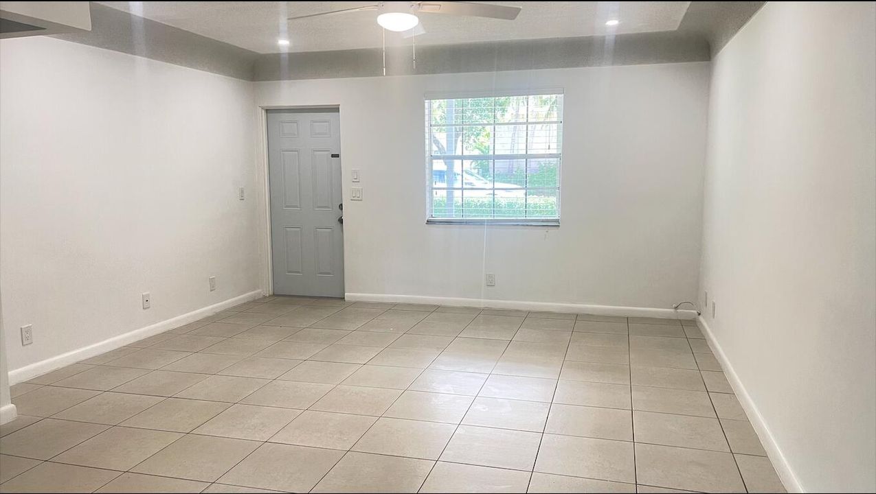 For Rent: $2,450 (2 beds, 1 baths, 1100 Square Feet)