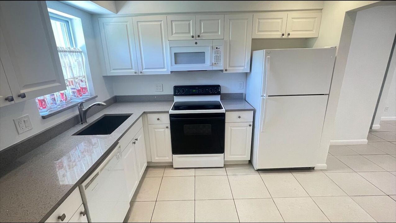 For Rent: $2,450 (2 beds, 1 baths, 1100 Square Feet)