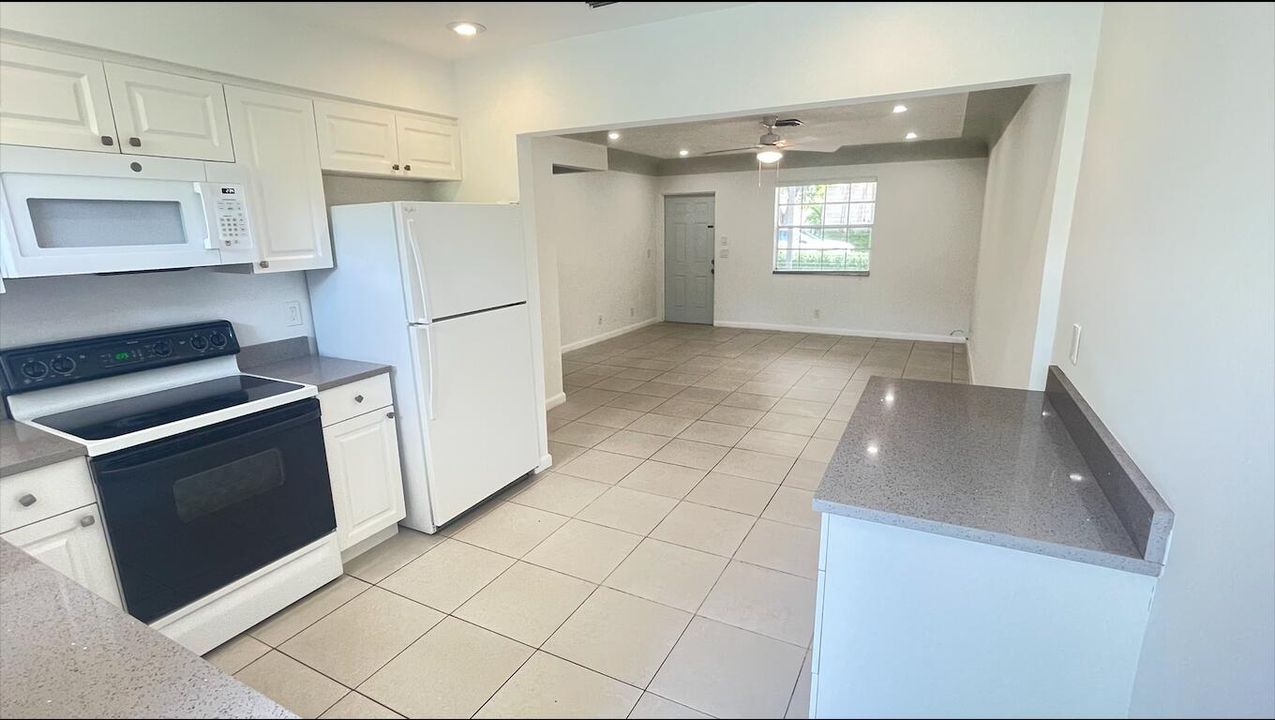 For Rent: $2,450 (2 beds, 1 baths, 1100 Square Feet)