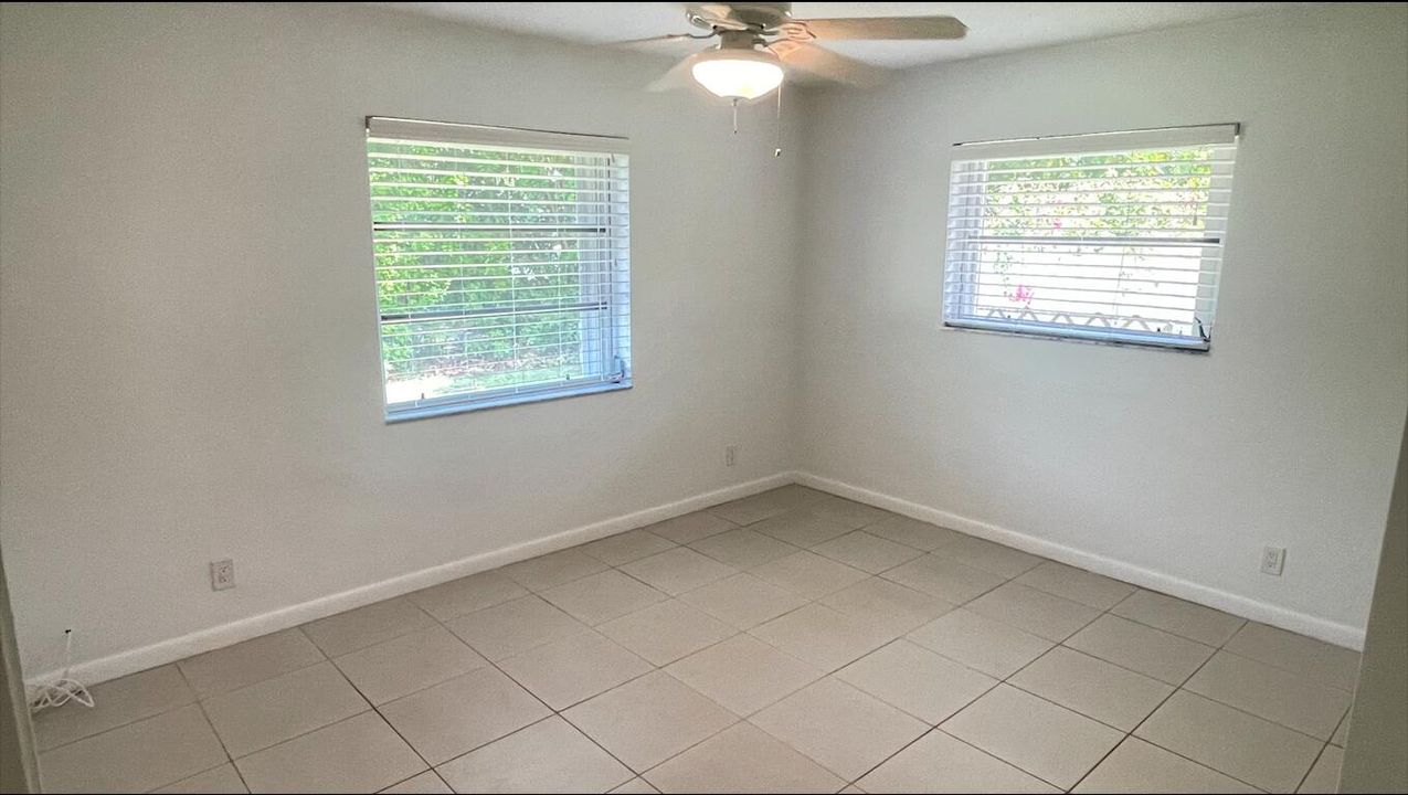 For Rent: $2,450 (2 beds, 1 baths, 1100 Square Feet)