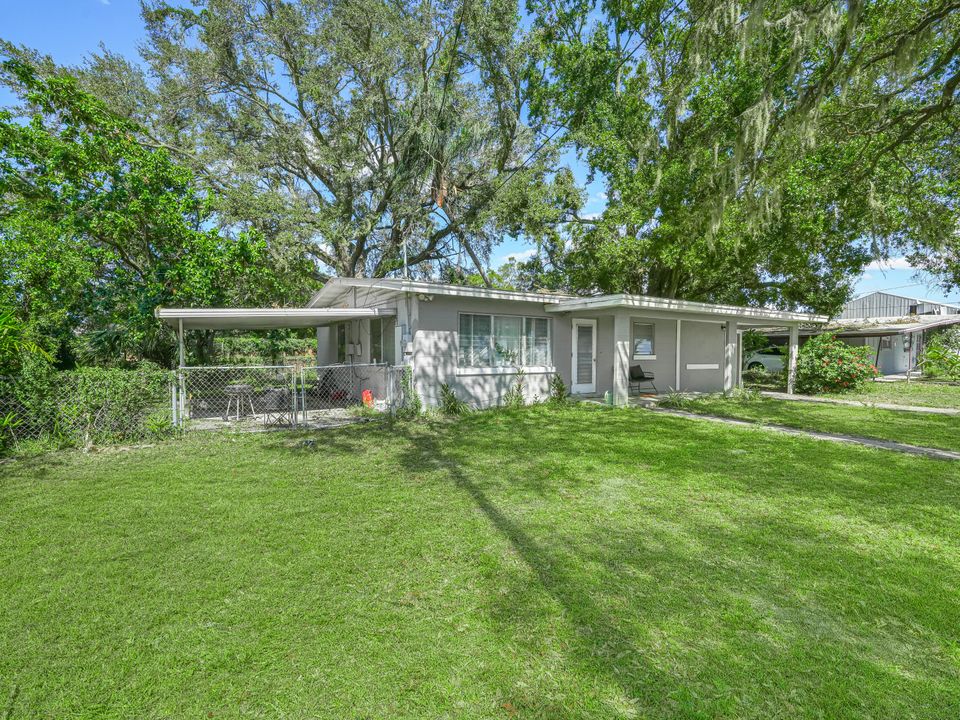 For Sale: $235,000 (3 beds, 2 baths, 1144 Square Feet)