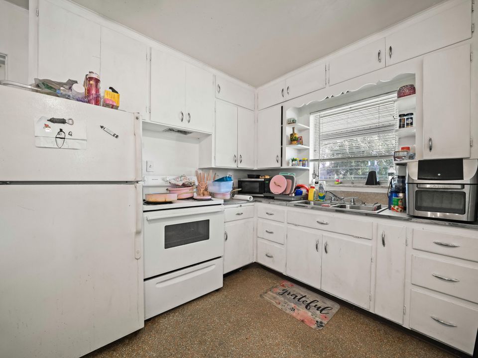 For Sale: $235,000 (3 beds, 2 baths, 1144 Square Feet)