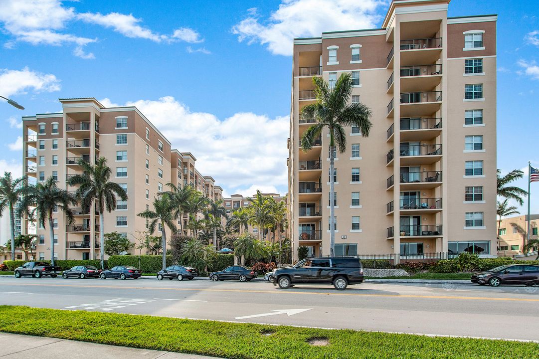 For Sale: $519,000 (2 beds, 2 baths, 1071 Square Feet)