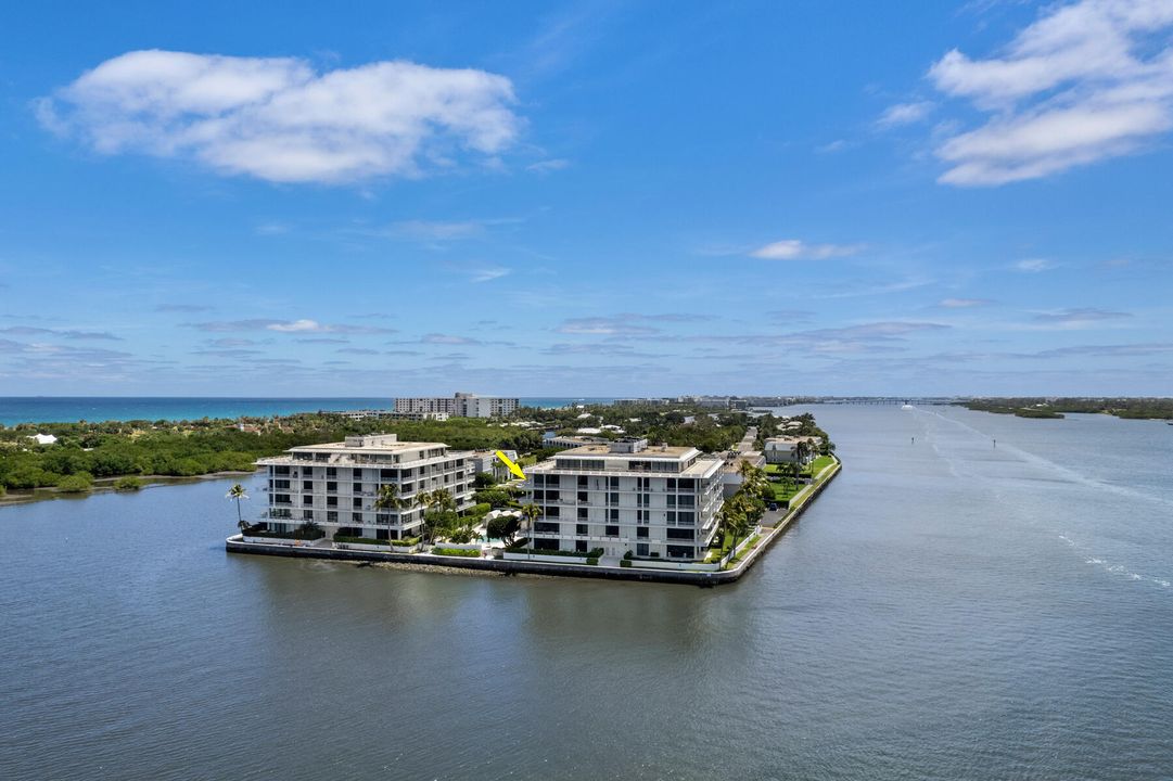 For Sale: $2,750,000 (2 beds, 2 baths, 1949 Square Feet)