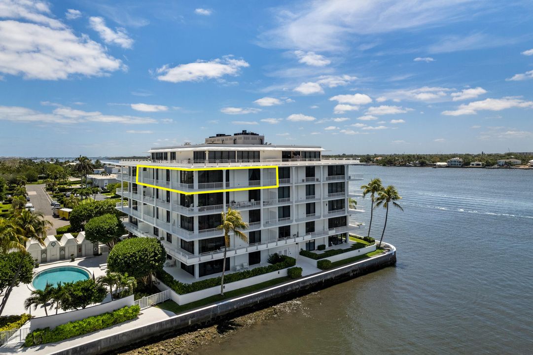 For Sale: $2,750,000 (2 beds, 2 baths, 1949 Square Feet)