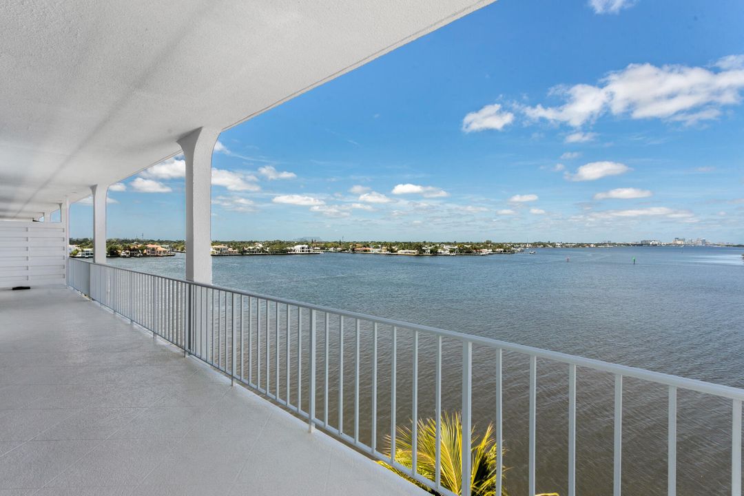 For Sale: $2,750,000 (2 beds, 2 baths, 1949 Square Feet)