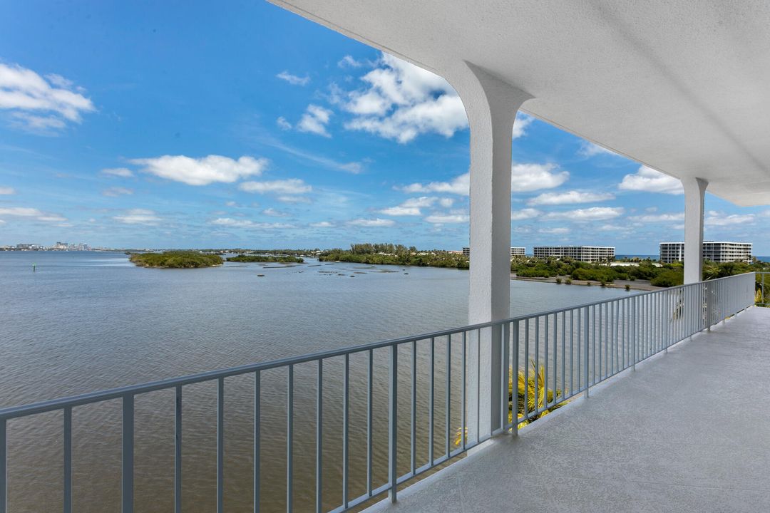 For Sale: $2,750,000 (2 beds, 2 baths, 1949 Square Feet)