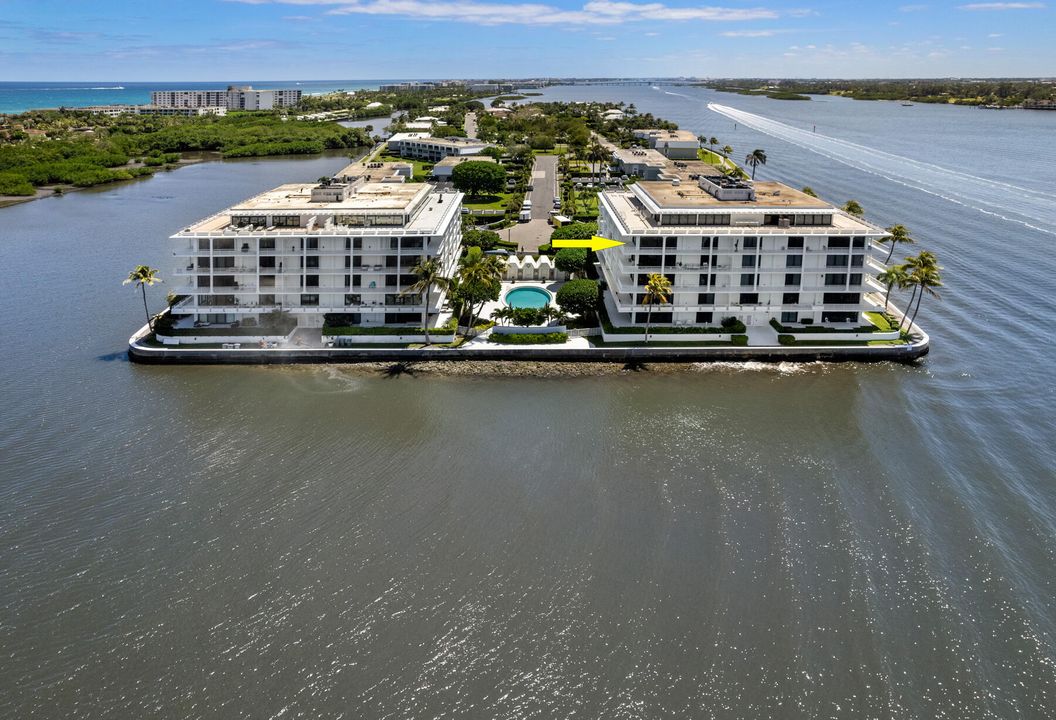 For Sale: $2,750,000 (2 beds, 2 baths, 1949 Square Feet)