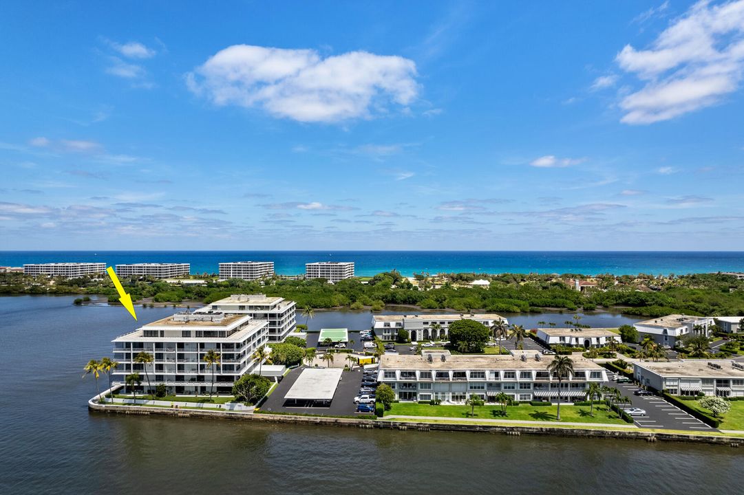 For Sale: $2,750,000 (2 beds, 2 baths, 1949 Square Feet)