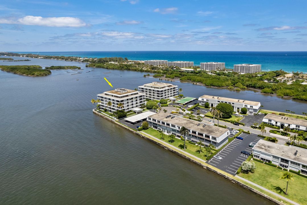 For Sale: $2,750,000 (2 beds, 2 baths, 1949 Square Feet)