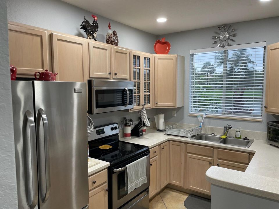 For Sale: $300,000 (2 beds, 2 baths, 1199 Square Feet)