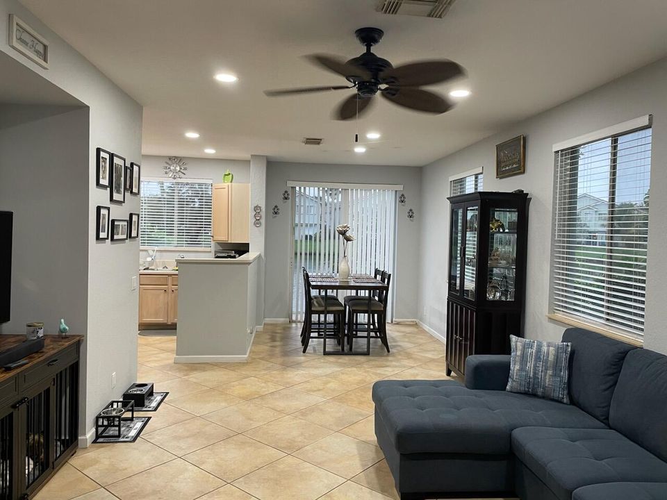 For Sale: $300,000 (2 beds, 2 baths, 1199 Square Feet)